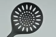 Kuhinjska zajemalka s cedilom , EH