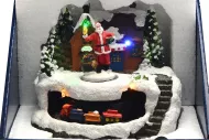 Božični prizor (13 cm), Božiček z vlakom, lučkami in gibi