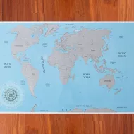 OUT OF THE BLUE KG Zemljevid sveta s praskami, 88 x 52 cm